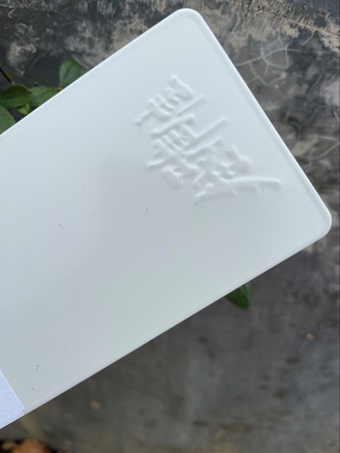 Revestimento em pó de metal branco puro com spray eletrostático