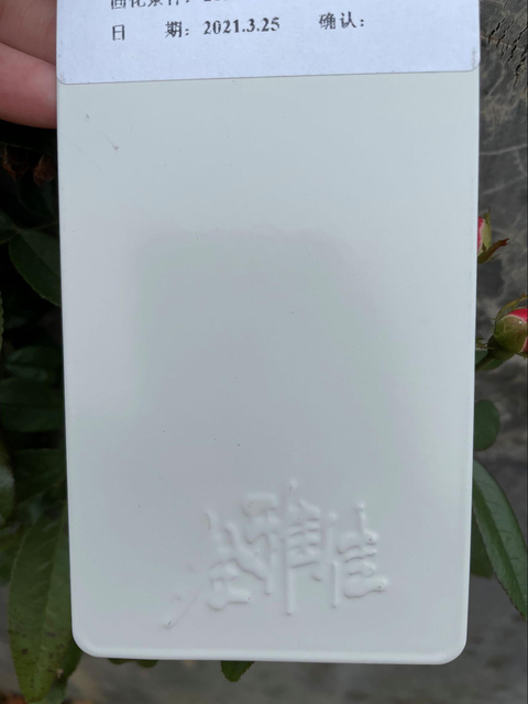 Revestimento em pó de metal branco puro com spray eletrostático